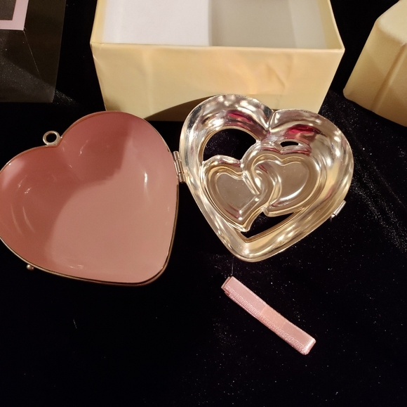 Gift of Knowledge Heart Box - Picture 3 of 8